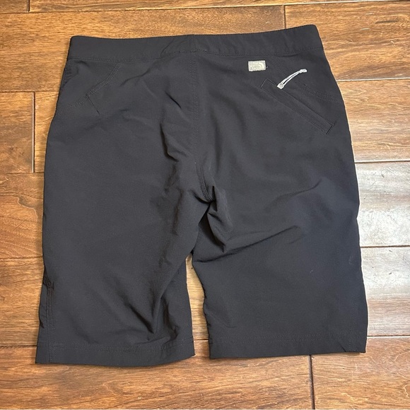 The North Face Women’s Black Shorts Size 4 - Picture 8 of 10